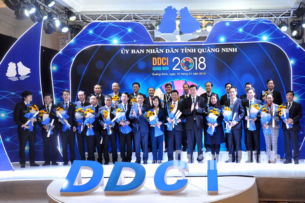 Các sở, ngành, địa phương có chỉ số thành phần cao trong bảng xếp hạng DDCI 2018 được vinh danh (1-2019). Ảnh: Thanh Hằng