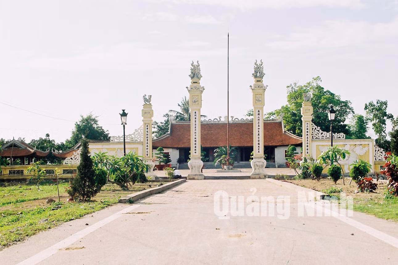 Đền Trần Hưng Đạo chụp năm 2007. Ảnh Phòng Văn hóa TX Quảng Yên