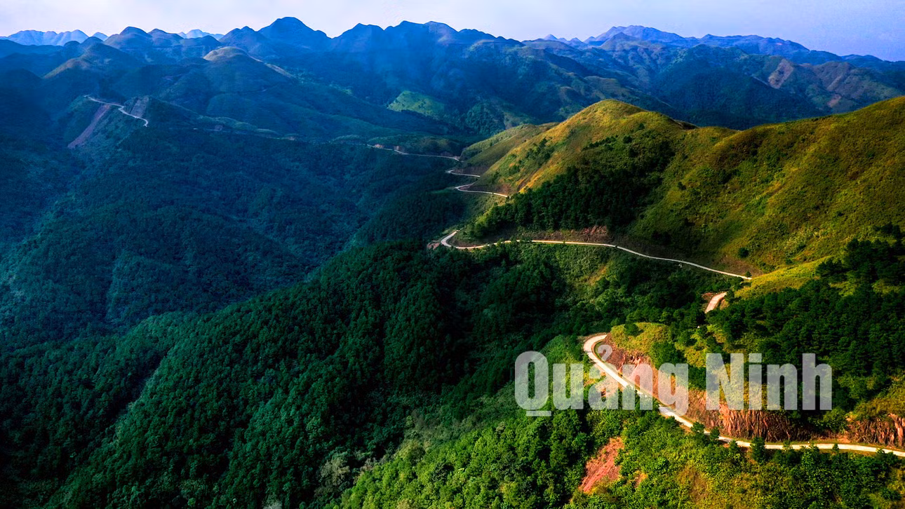Cung đường hùng vĩ huyện Bình Liêu. Ảnh: Hùng Sơn