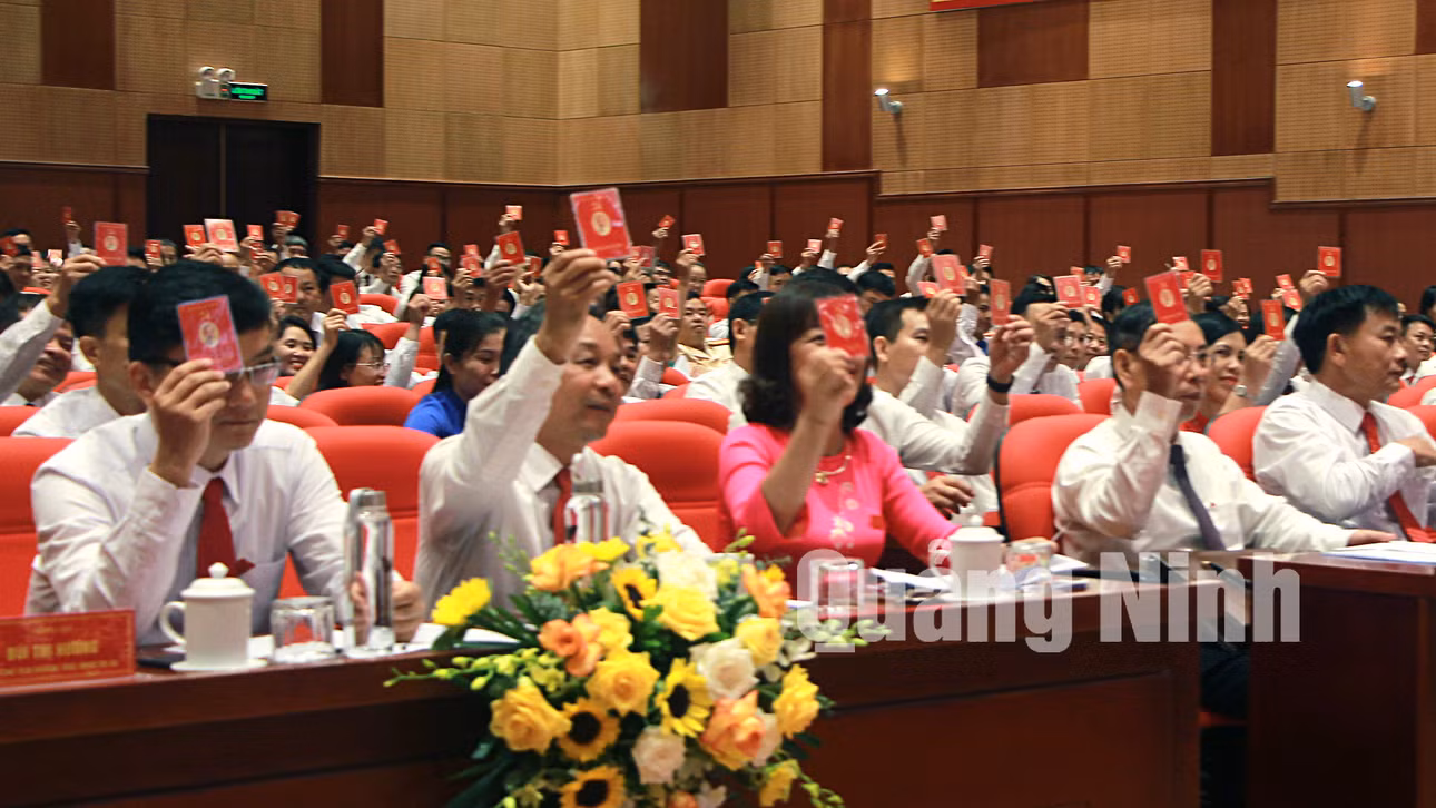 Đại hội thông qua Nghị quyết và Chương trình hành động nhiệm kỳ 2020- 2025 (7-2020). Ảnh: Bùi Niên