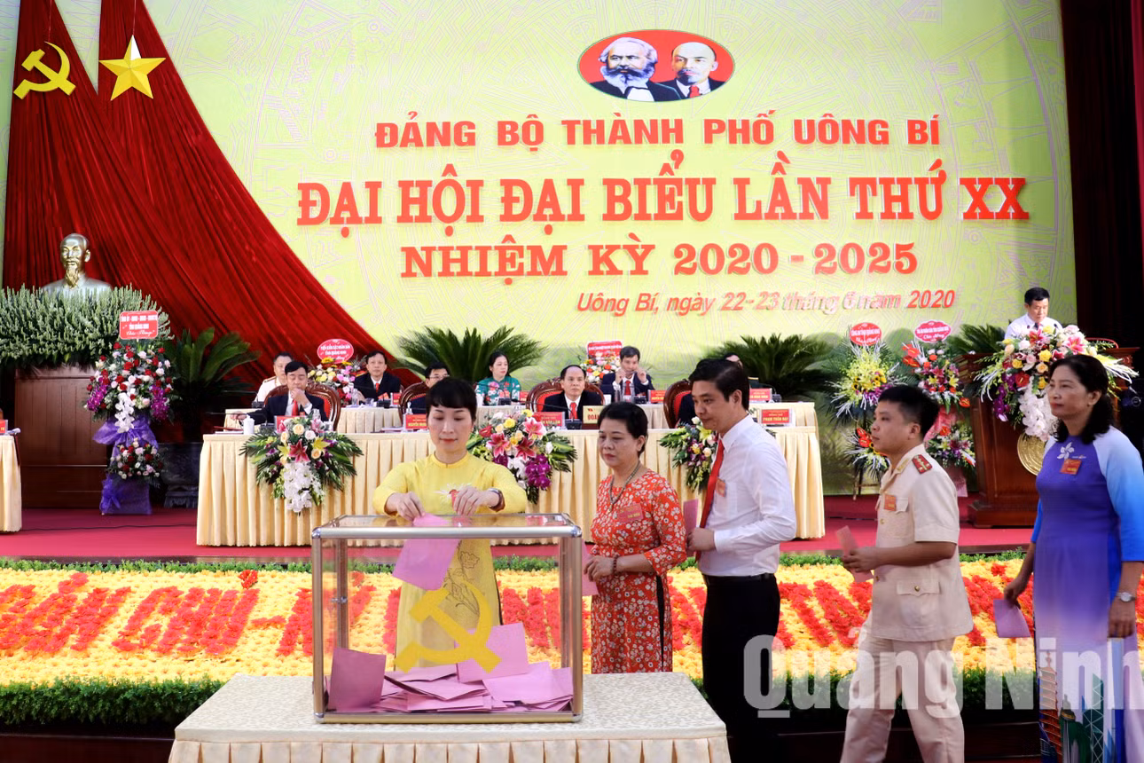 Đại hội bỏ phiếu bầu Ban chấp hành Đảng bộ TP Uông Bí khóa XX, nhiệm kỳ 2020-2025 (6-2020). Ảnh: Thu Chung