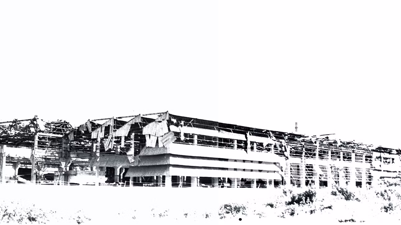 Nhà máy Điện Cột 5 Hòn Gai bị bom Mỹ tàn phá năm 1972. Ảnh tư liệu