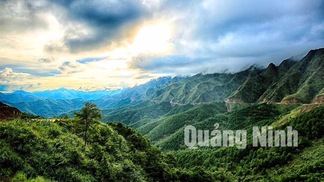 Cung đường biên giới huyện Bình Liêu. Ảnh: Hùng Sơn