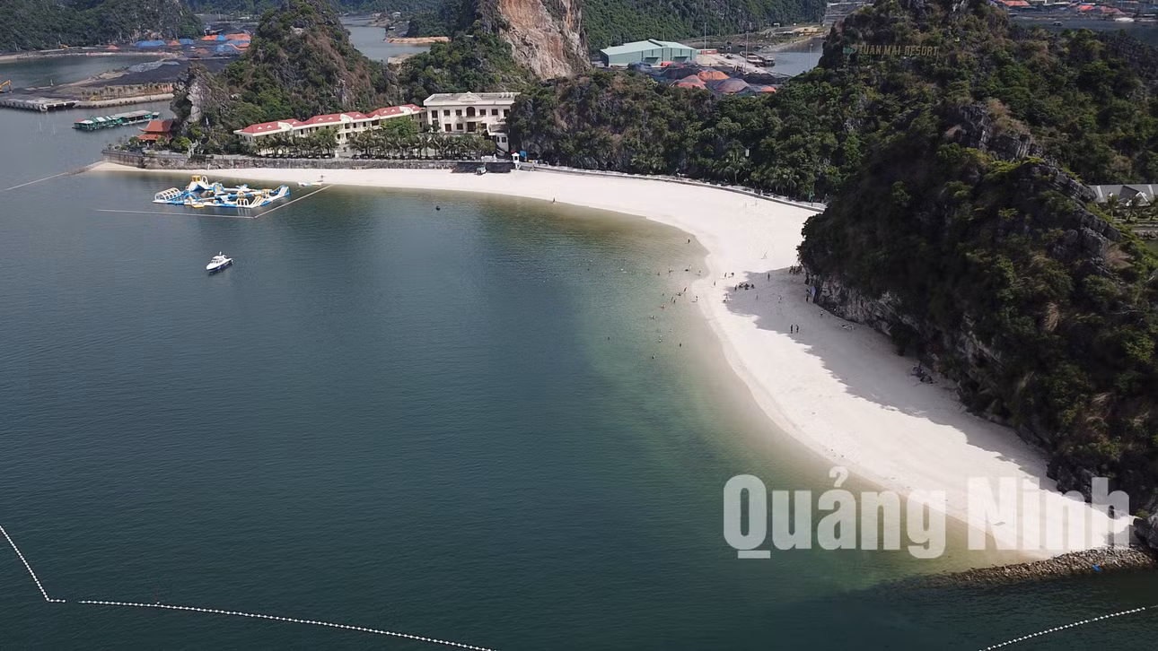 Bãi tắm Lương Ngọc (TP Cẩm Phả) (8-2020). Ảnh: Đỗ Phương