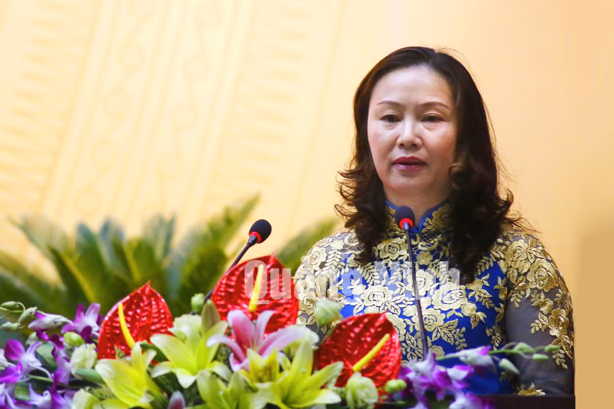 Đồng chí Vi Ngọc Bích, Bí thư Huyện uỷ trình bày báo cáo tại Đại hội