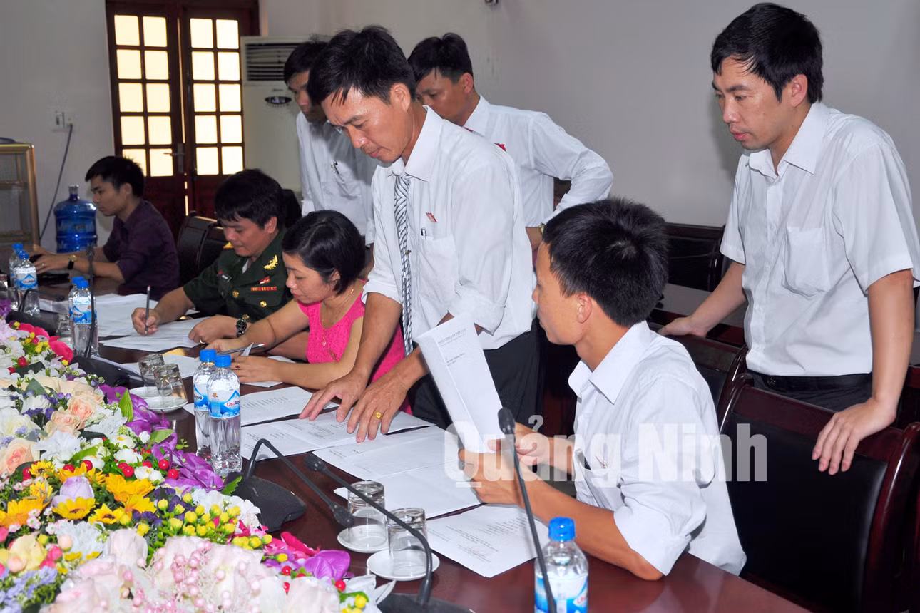 Kiểm tra phiếu bầu Ban Chấp hành Đảng bộ tỉnh Khóa XIV