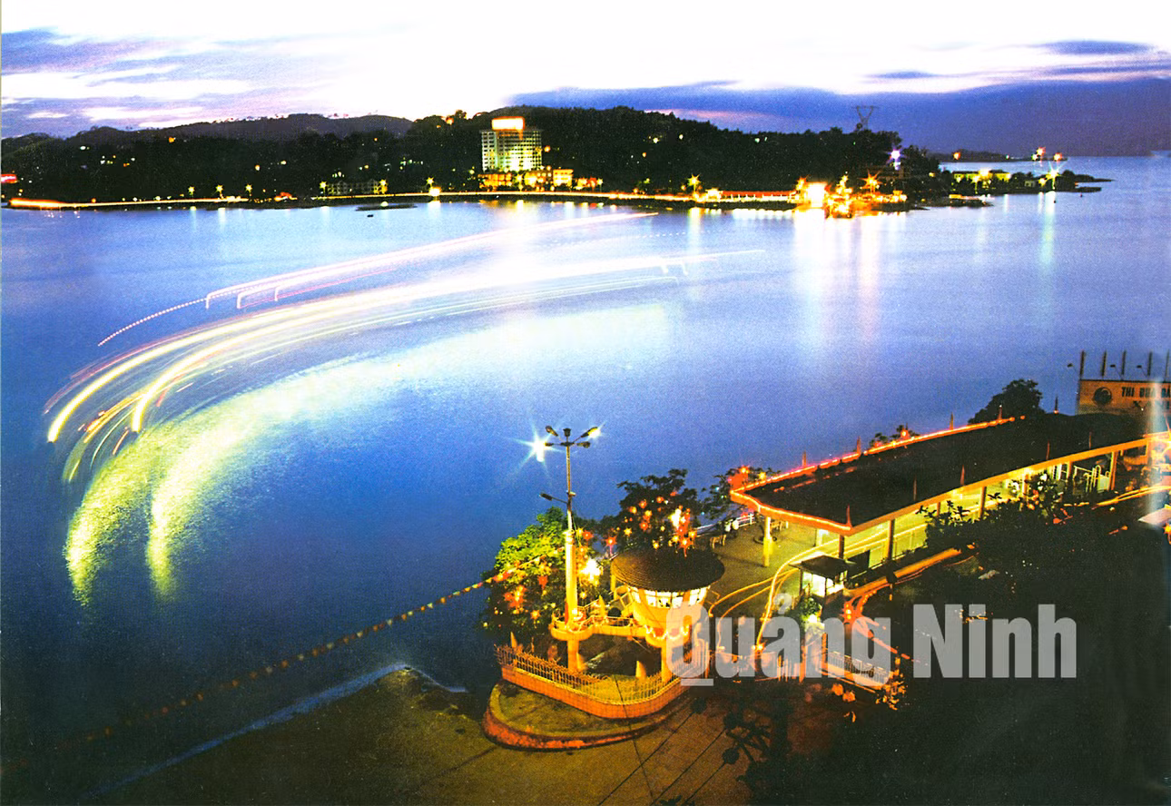 Đôi bờ Cửa Lục (thập niên 1990). Ảnh: Đỗ Khánh