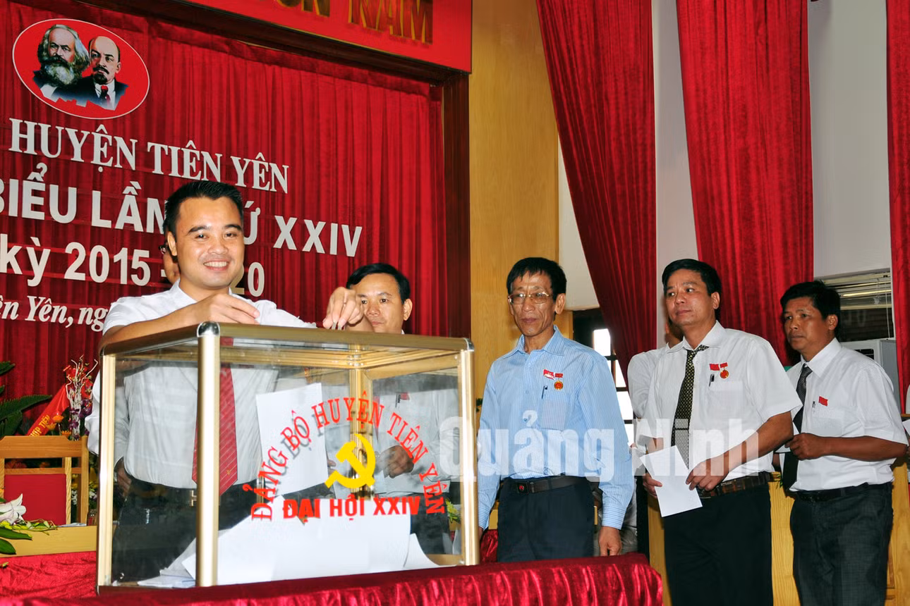Bỏ phiếu bầu đại biểu dự đại hội cấp trên