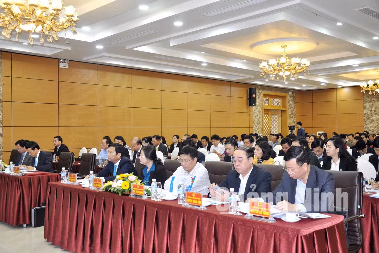 Các đại biểu tham dự hội nghị.