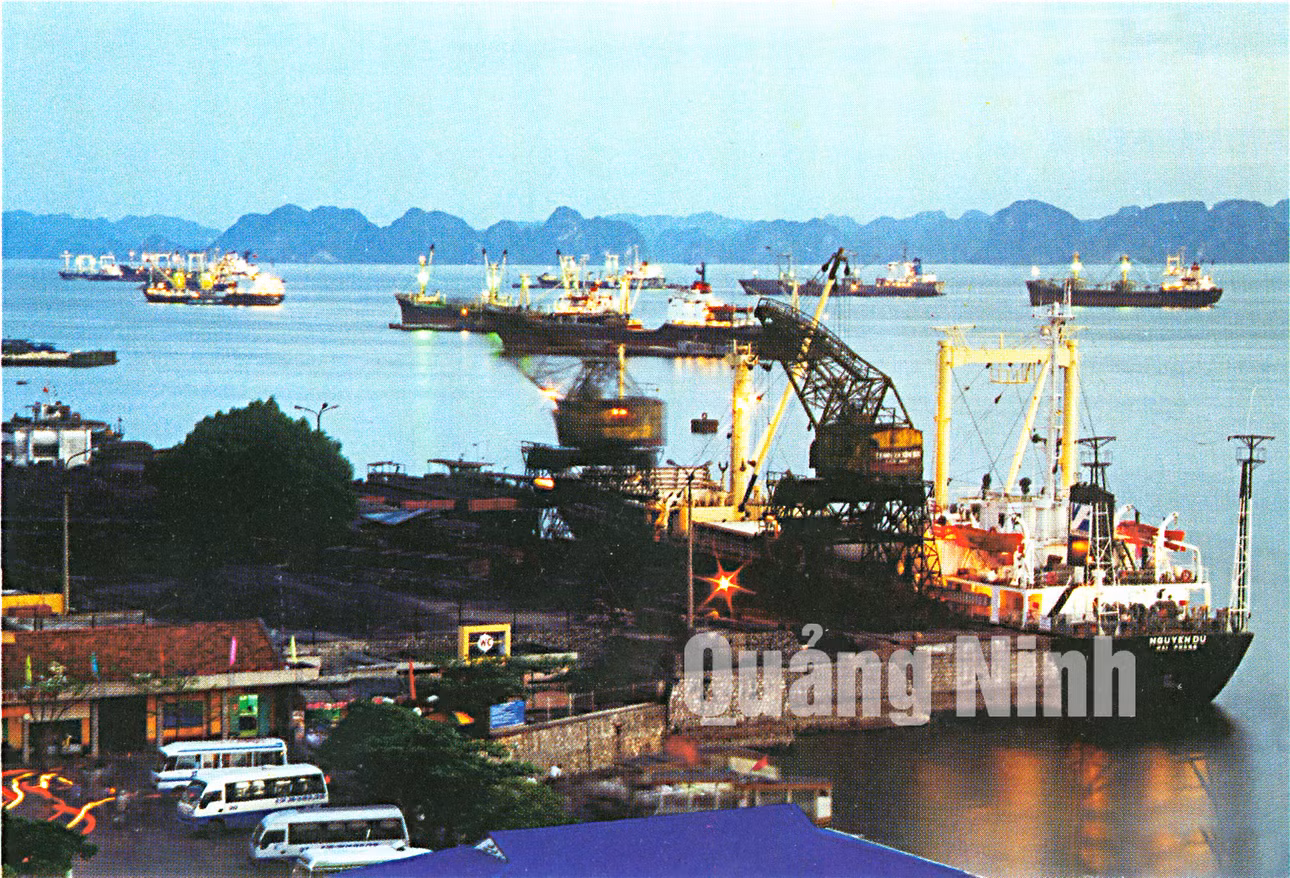 Cảng Hòn Gai. Ảnh: Đỗ Khánh