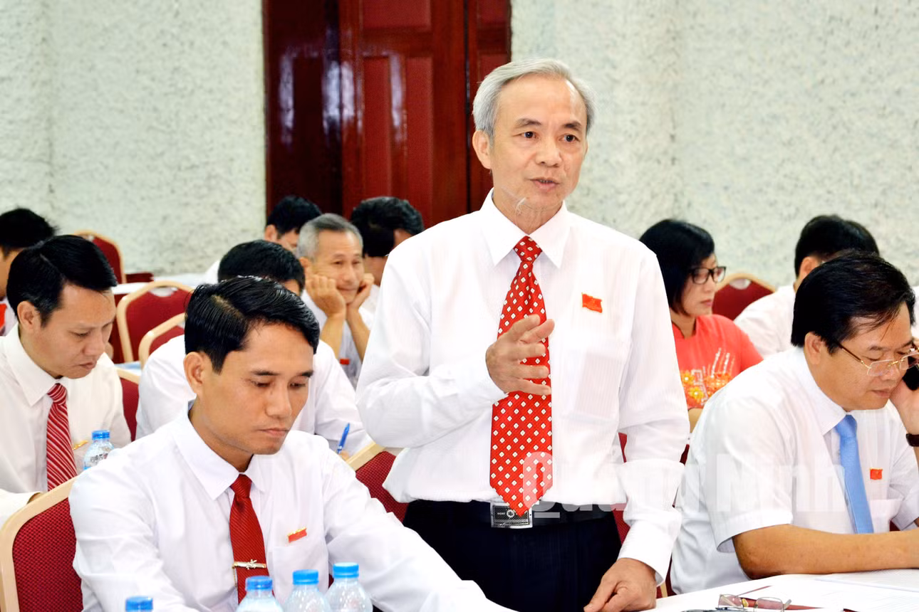 Đại biểu sôi nổi thảo luận, tham gia ý kiến vào các văn kiện khi thảo luận tại tổ