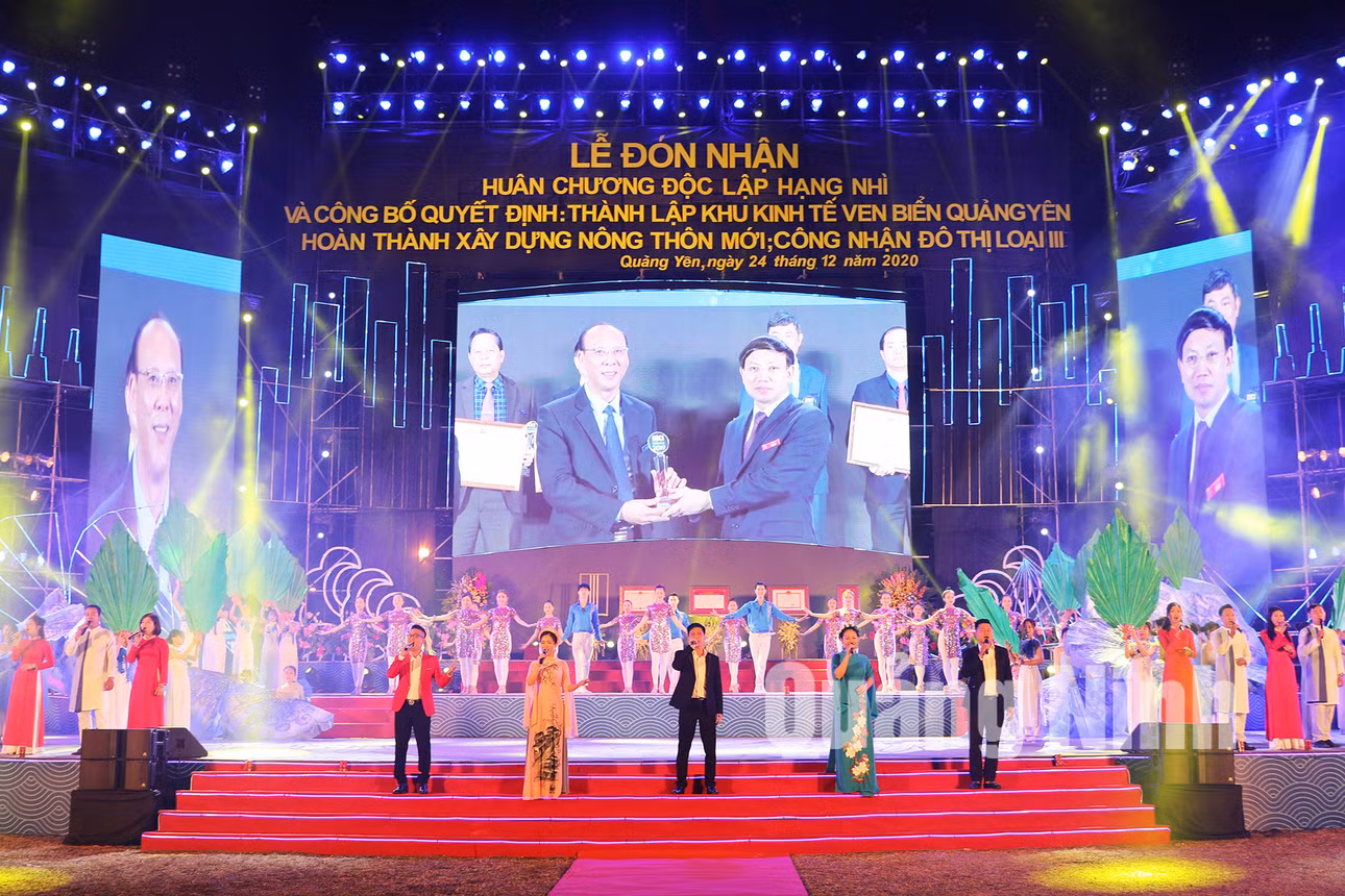 Chương trình văn nghệ chào mừng (12-2020). Ảnh: Đỗ Phương