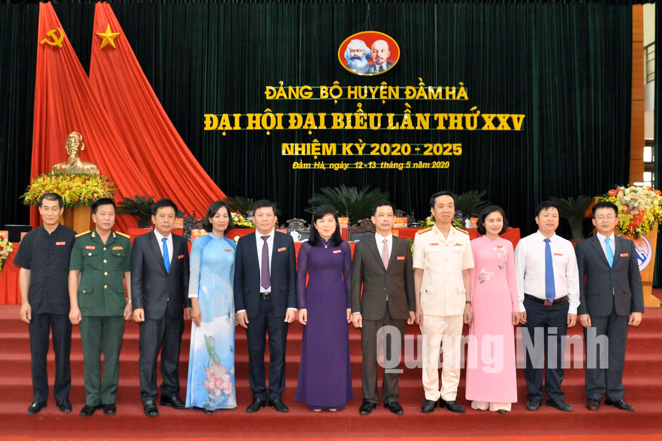 BCH Đảng bộ huyện Đầm Hà khóa XXV bầu BTV Huyện ủy gồm 11 đồng chí (5-2020). Ảnh: Hữu Việt