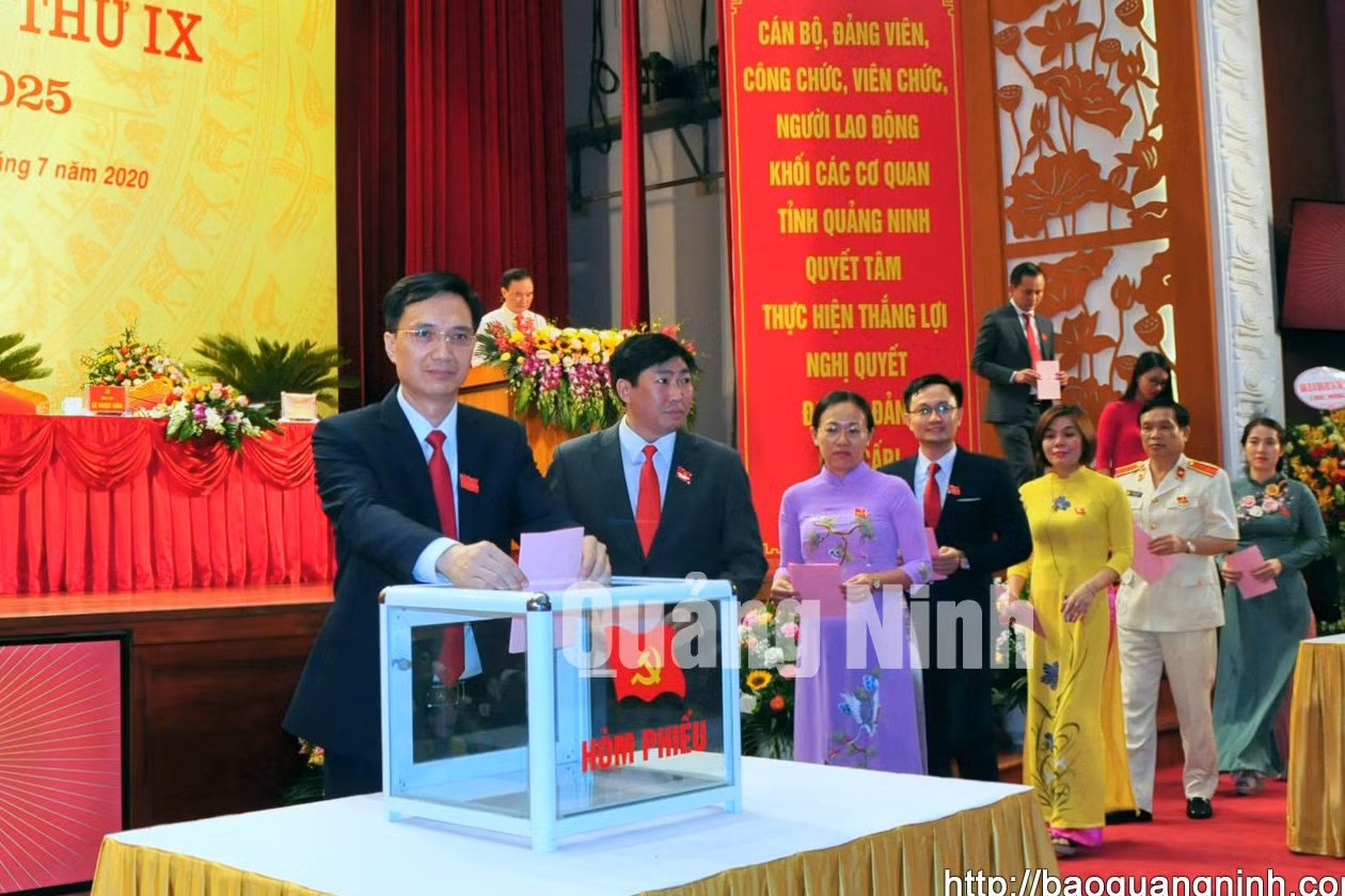 Đại hội tiến hành bầu Đoàn Đại biểu đi dự Đại hội Đảng bộ tỉnh lần thứ XV (7-2020). Ảnh: Minh Hà