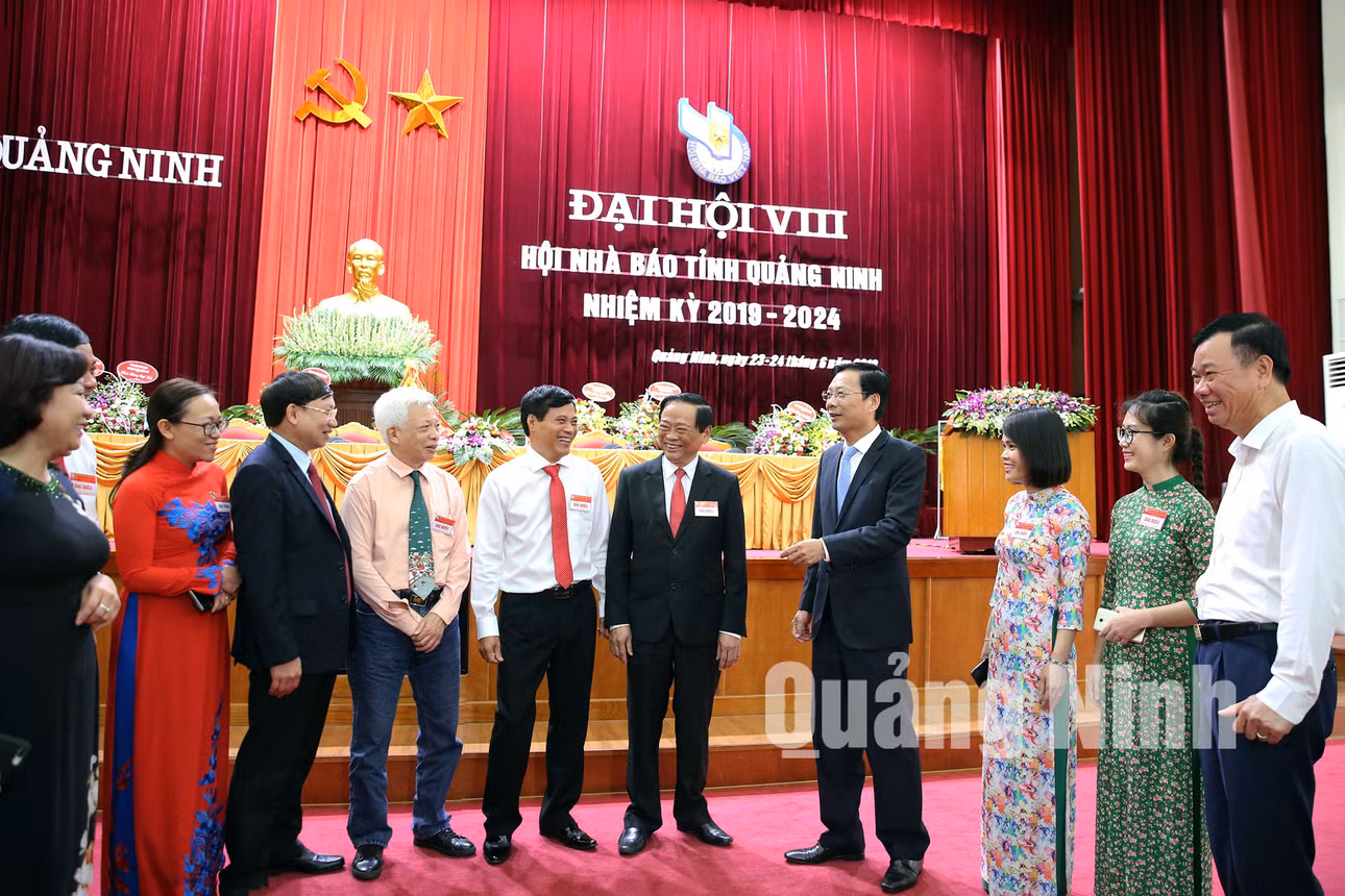 Các đại biểu trao đổi tại Đại hội (6-2019). Ảnh: Hùng Sơn