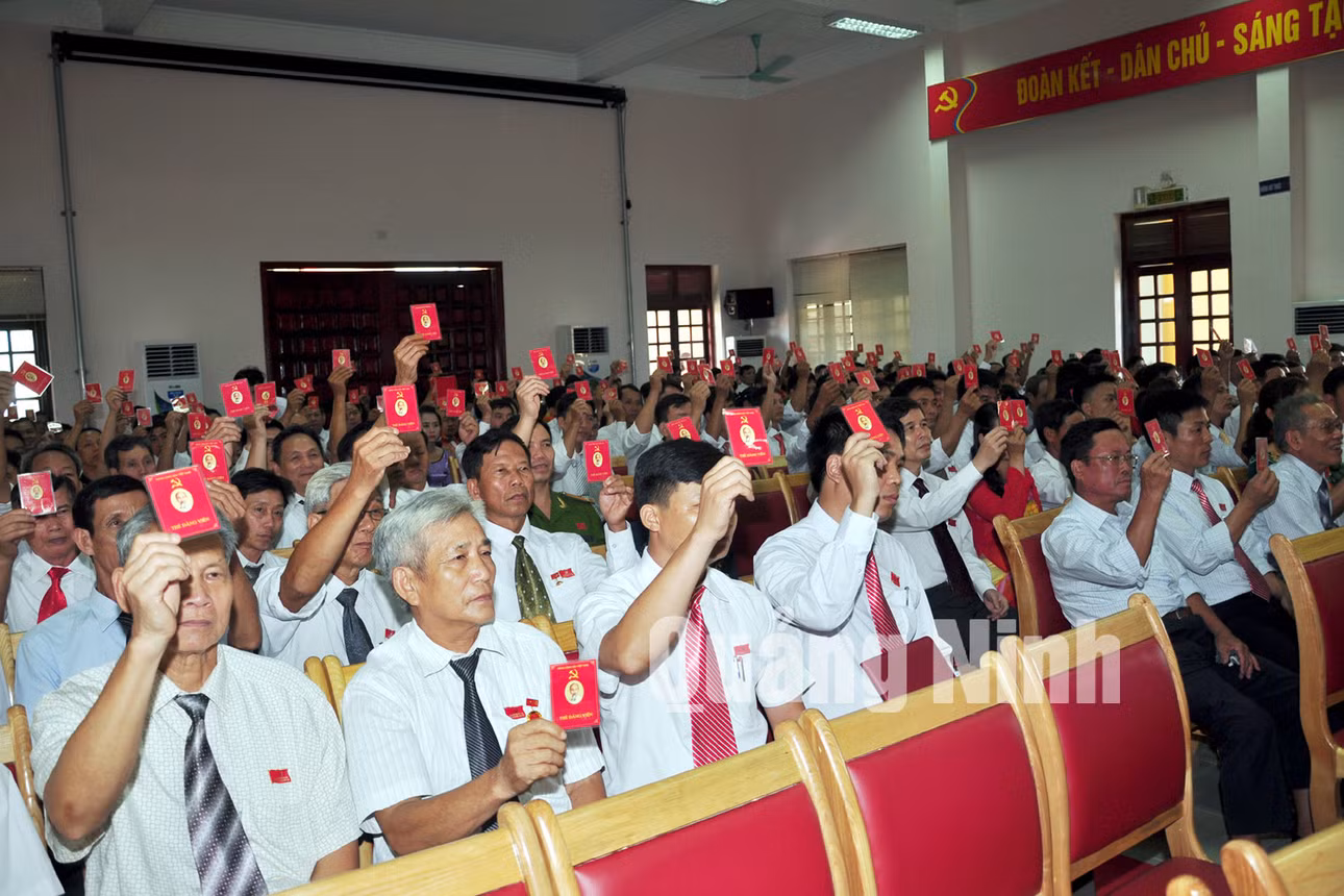 Biểu quyết thông qua nội quy, chương trình Đại hội