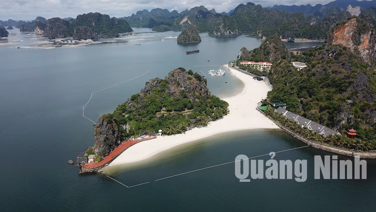 Bãi tắm Lương Ngọc (TP Cẩm Phả) (8-2020). Ảnh: Đỗ Phương