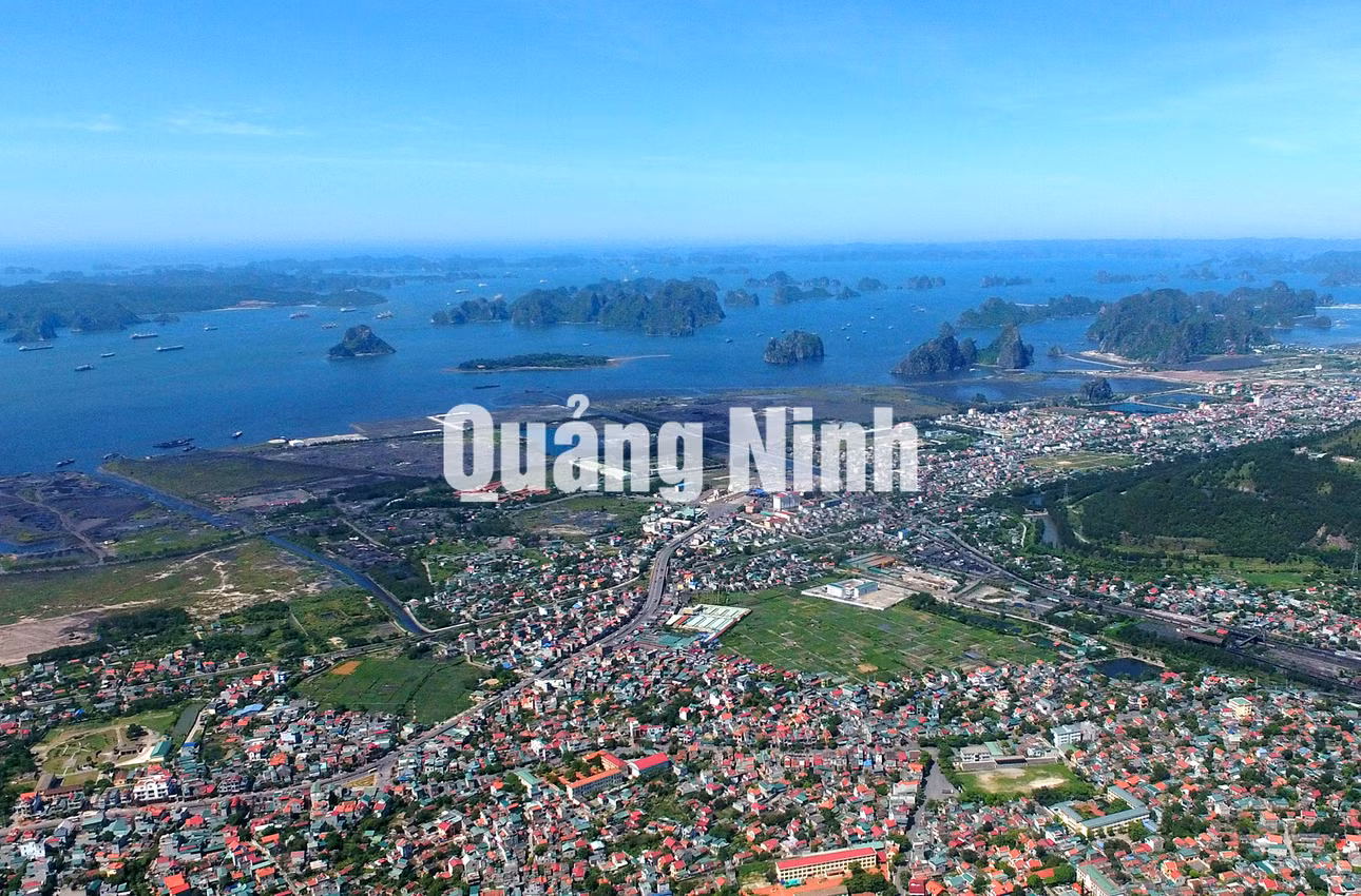 Trung tâm TP Cẩm Phả nhìn từ trên cao (7-2019). Ảnh: Khánh Giang