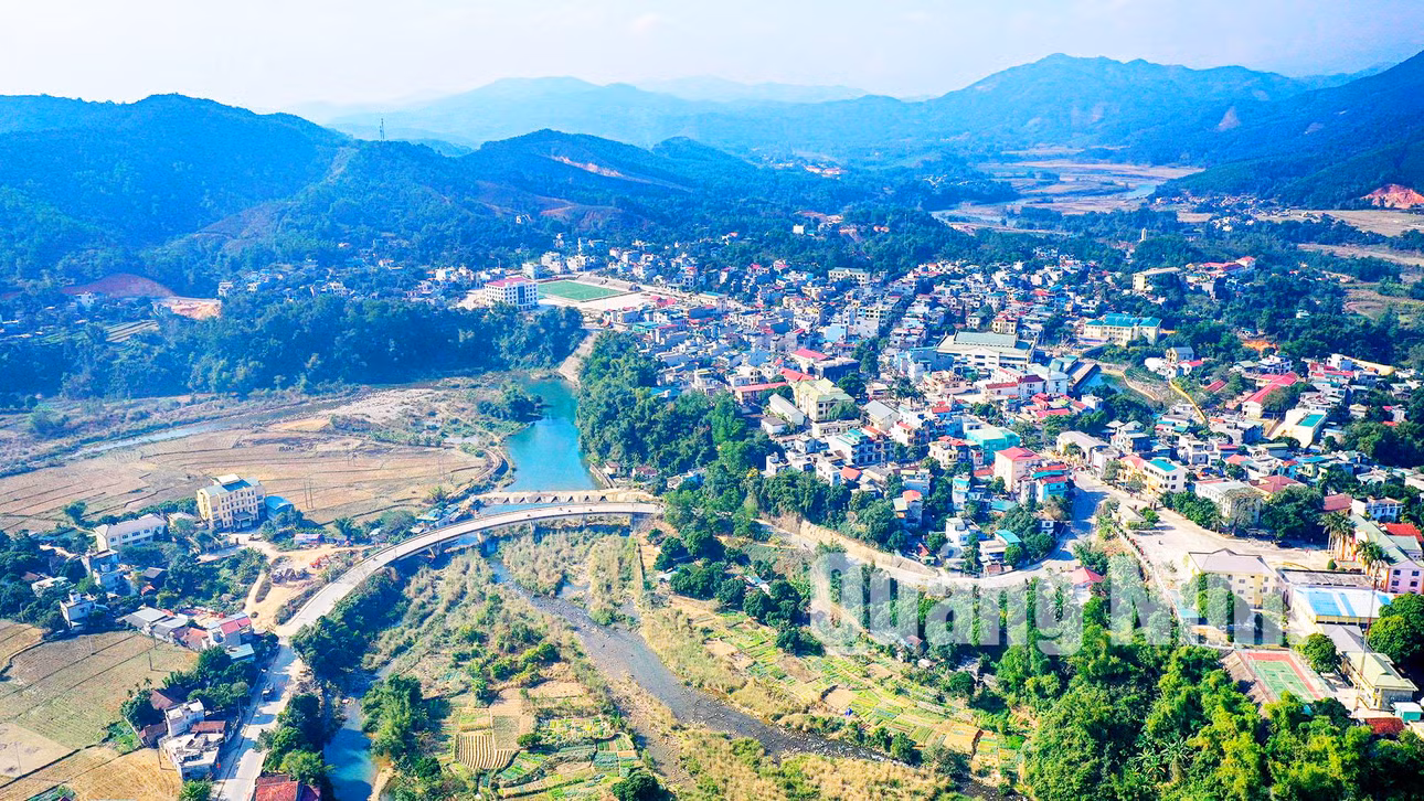 Trung tâm huyện Bình Liêu. Ảnh: Hùng Sơn