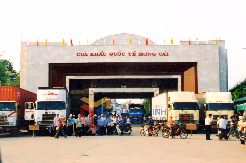 Cửa khẩu quốc tế Móng Cái xưa. Ảnh: Đỗ Phương