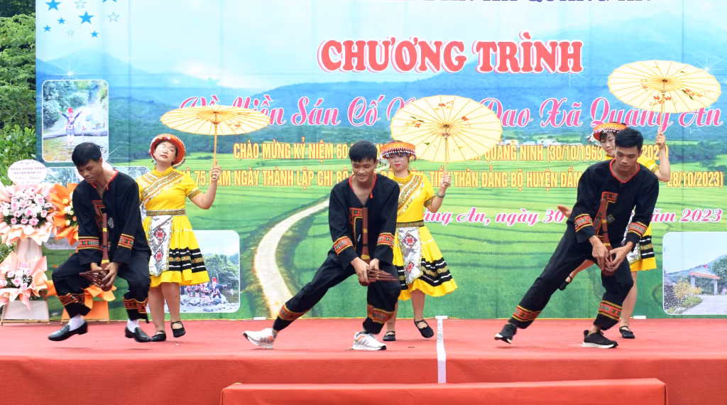 Điệu múa “Xuống chợ” đầy vui nhộn