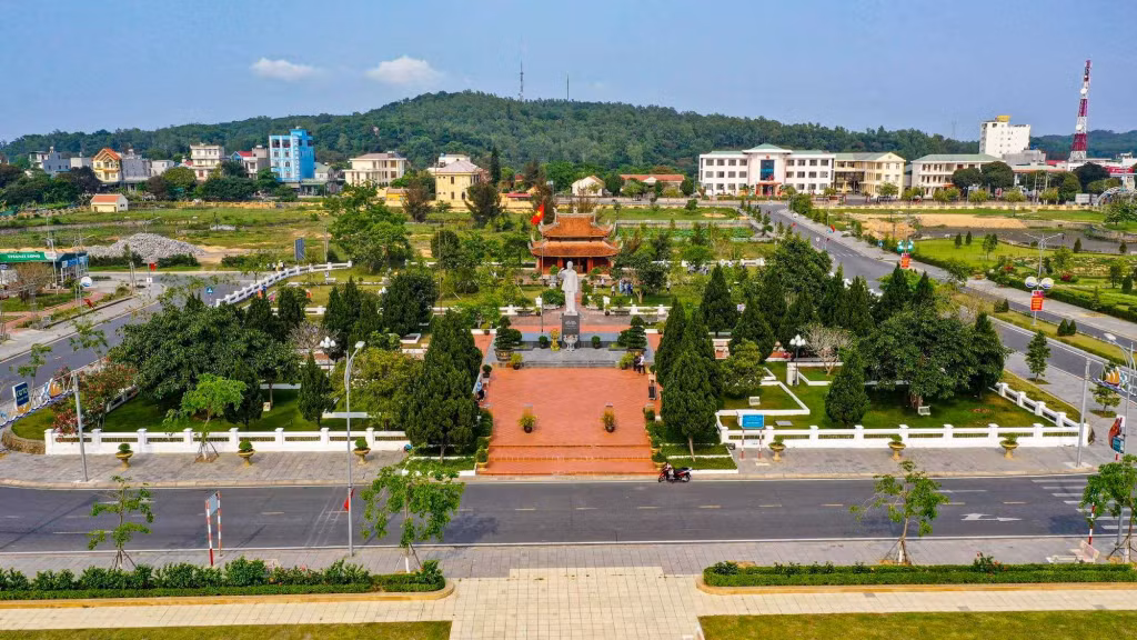 Thị trấn Cô Tô được đầu tư hoàn thiện đồng bộ về cơ sở hạ tầng tiến tới đạt đô thị văn minh.