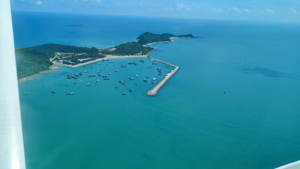 Khu vực âu tàu tránh trú bão Vịnh Bắc Bộ ở đảo Cô Tô.