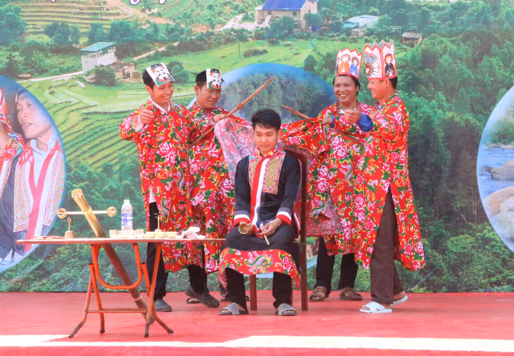 Tái hiện nghi lễ cấp sắc của đồng bào dân tộc Dao Thanh Phán (5-2022). Ảnh: Nguyễn Dung
