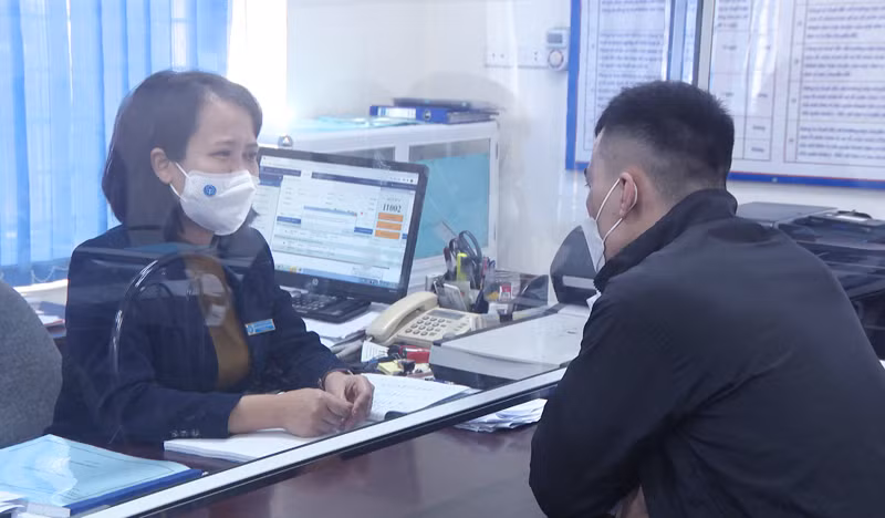 Trung tâm Hành chính công TP Uông Bí được trang bị cơ sở vật chất đồng bộ và các thiết bị hiện đại, đáp ứng nhu cầu giải quyết thủ tục hành chính cho công dân.