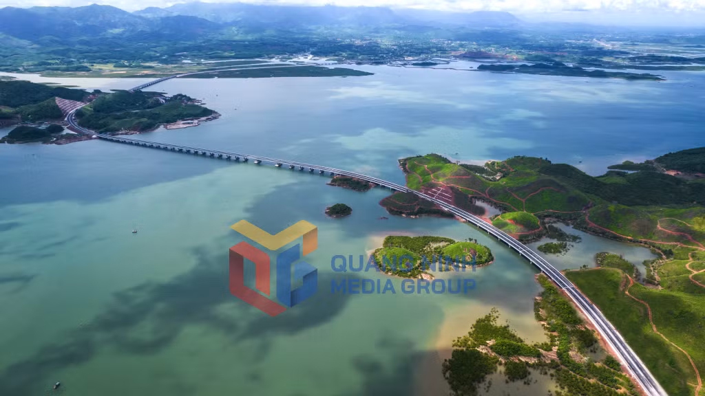 Cầu Vân Tiên - cầu dài nhất tỉnh Quảng Ninh nằm trên cao tốc Vân Đồn - Tiên Yên (7-2022). Ảnh: Đỗ Phương