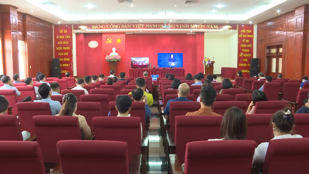 Quang cảnh sự kiện Chuyển đổi số ngành ngân hàng tại điểm cầu Ngân hàng nhà nước Việt Nam tỉnh Quảng Ninh.