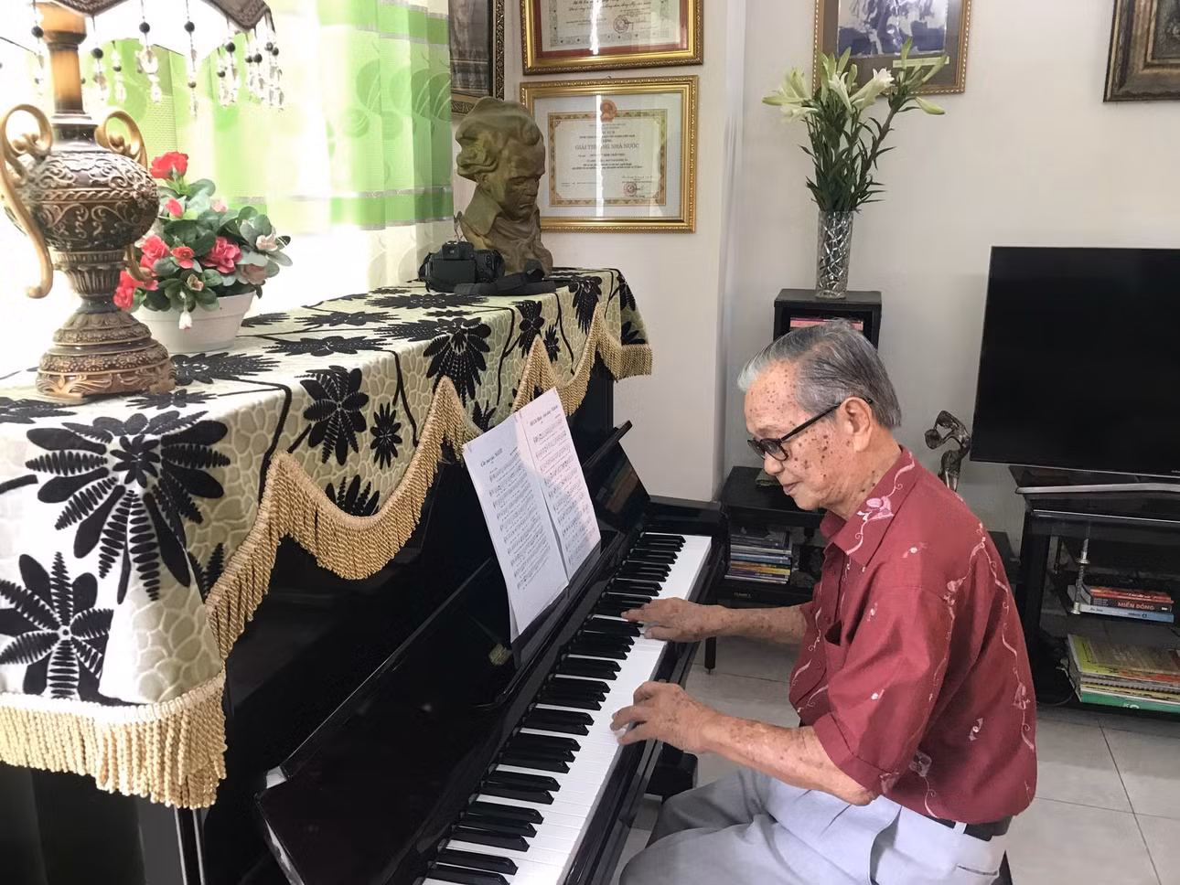 Nhạc sỹ Trần Viết Bính hiện đang sinh sống tại Đồng Nai. (Ảnh: FBNV)