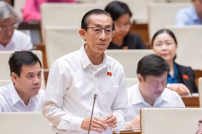 Đại biểu Trần Hoàng Ngân (đoàn Thành phố Hồ Chí Minh) đánh giá cao nỗ lực của Ủy ban Thường vụ Quốc hội và Chính phủ, đặc biệt là sự phối hợp giữa Bộ Tài chính và Ủy ban Kinh tế và Tài chính. (Ảnh: QH/Vietnam+)