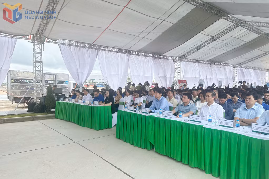 Các đại biểu tham dự ngày hội.