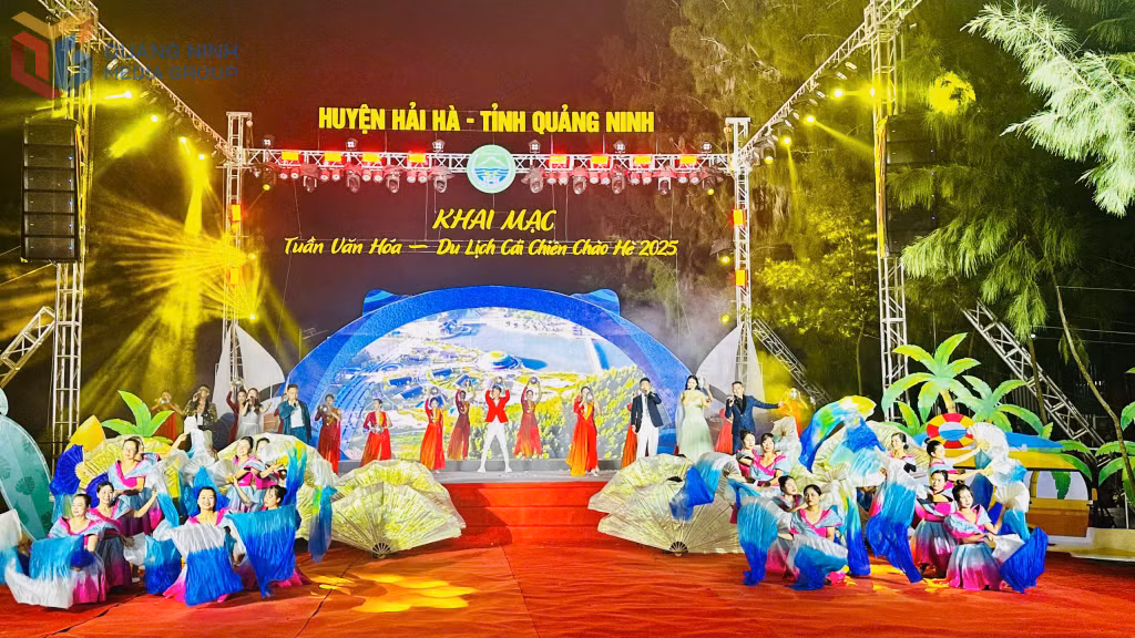 Chương trình nghệ thuật “Cái Chiên chào Hè - Khúc gọi biển xanh” với những giai điệu tươi vui, vũ điệu tràn đầy sức sống.