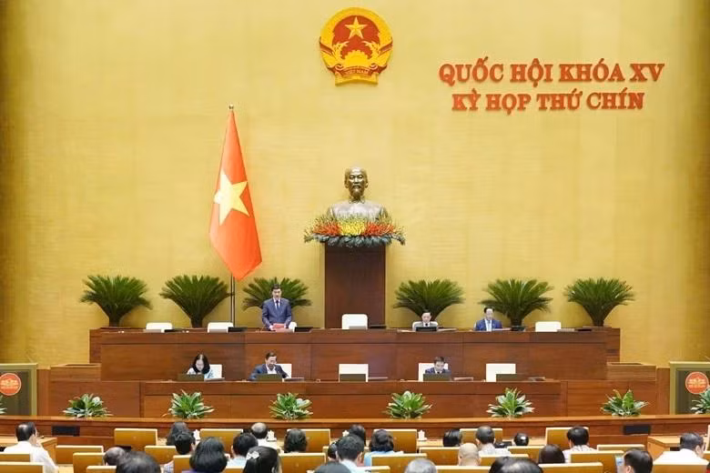 Các đại biểu Quốc hội tiếp tục đưa ra nhiều ý kiến góp ý cụ thể để hoàn thiện dự thảo Nghị quyết. (Ảnh: QH/Vietnam+)