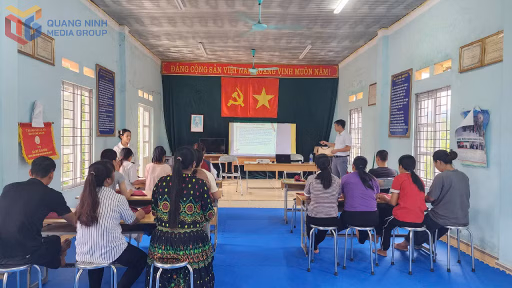 Lớp học nghiệp vụ du lịch tại xã Lục Hồn (Bình Liêu).