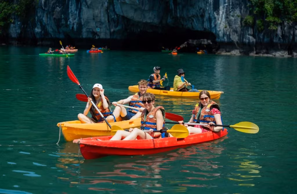 Trải nghiệm tour Vịnh Hạ Long 3 ngày 2 đêm cùng Phê Travel ảnh 3 Trải nghiệm tour Vịnh Hạ Long 3 ngày 2 đêm cùng Phê Travel ảnh 3