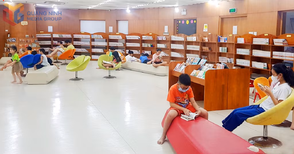 Tổ chức không gian đọc, các chương trình chuyển đổi số tiện dụng cho người đọc là cách để thu hút độc giả ở Thư viện Quảng Ninh.