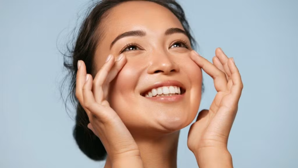 Ngủ đủ giấc sẽ giúp da dầu không bị bóng nhờn và luôn tươi sáng...