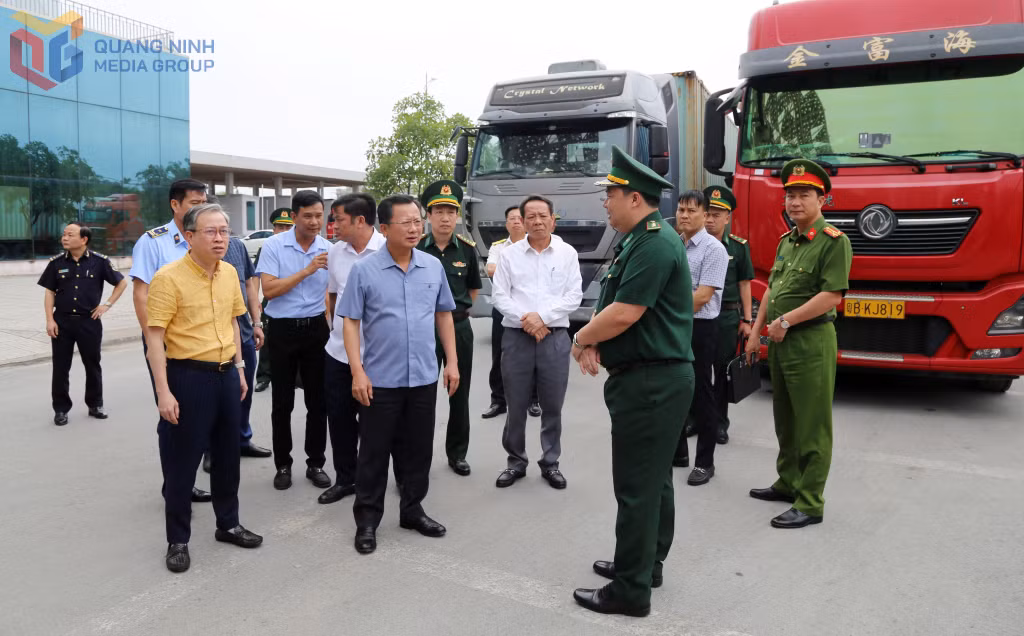 Kiểm tra hoạt động XNK hang hoas tại lối thông quan Cửa khẩu Cầu Bắc Luân 2