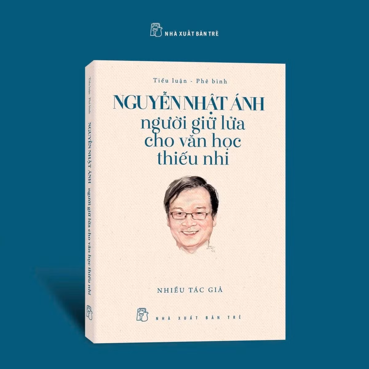 "Nguyễn Nhật Ánh – Người giữ lửa cho văn học thiếu nhi" là một trong 2 cuốn sách do NXB Trẻ phát hành nhân dịp kỷ niệm sinh nhật nhà văn Nguyễn Nhật Ánh (7/5). Ảnh: NXB Trẻ
