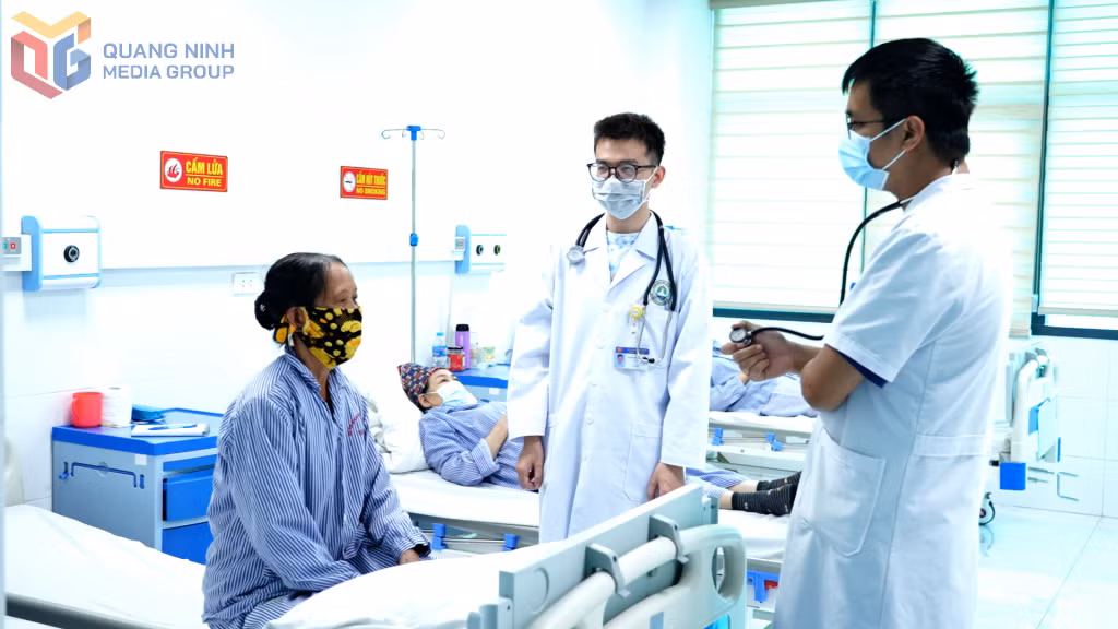 Bệnh viện Phổi Quảng Ninh thu hút được nhiều bác sĩ trẻ có trình độ về làm việc, góp phần nâng cao chất lượng KCB cho nhân dân.