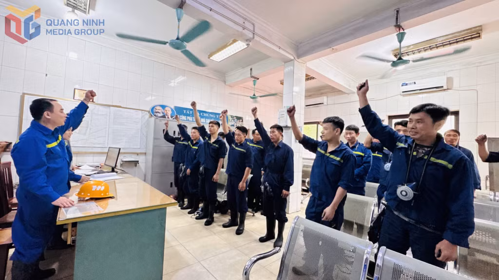 Phân xưởng Khai thác 1, Công ty Than Thống Nhất - TKV nêu cao quyết tâm sản xuất an toàn, hiệu quả trong Tháng công nhân năm 2025.