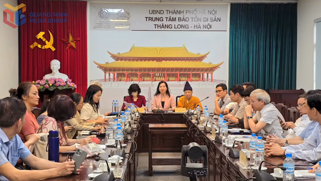 Quang cảnh buổi làm việc.