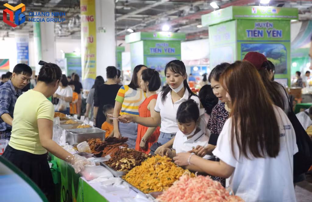 Hội chợ OCOP khu vực Đồng bằng sông Hồng - Quảng Ninh 2025 là điểm đến hấp dẫn trong dịp nghỉ lễ.