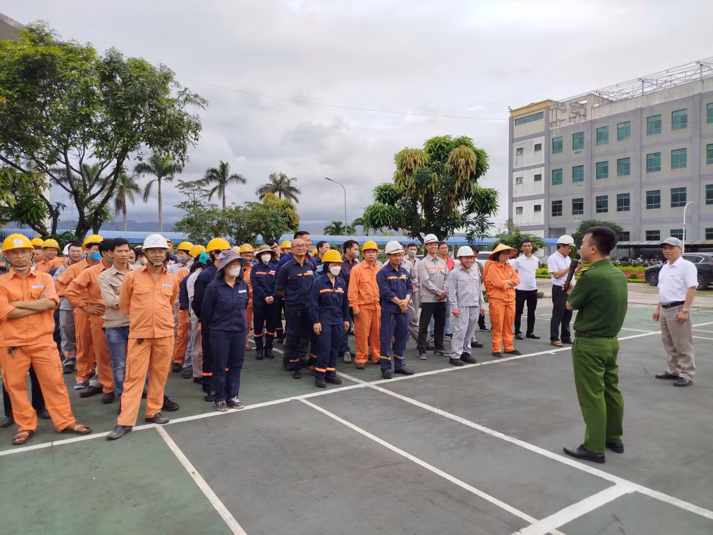 Nhiệt điện Quảng Ninh tổ chức lớp bồi dưỡng, bổ sung kiến thức PCCC năm 2025 ảnh 2
