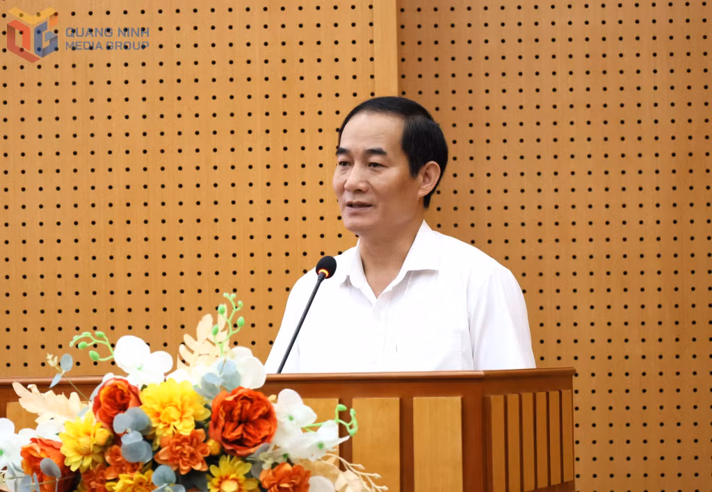 Đồng chí Nềnh Quốc Sinh, Ủy viên Ban Thường vụ Huyện ủy, Chủ tịch Ủy ban MTTQ huyện phát biểu tại hội nghị.