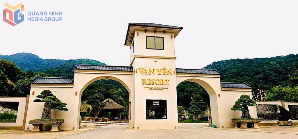 Khu du lịch sinh thái Vạn Yên.