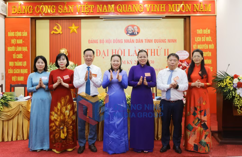 Ban Chấp hành Đảng bộ HĐND tỉnh khóa II, nhiệm kỳ 2025-2030 ra mắt đại hội (5-2025). Ảnh: Nguyễn Thanh